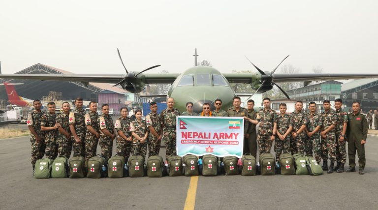 मेडिकल सहायतासहितको नेपाली सेनाको टाेलि म्यानमारतर्फ
