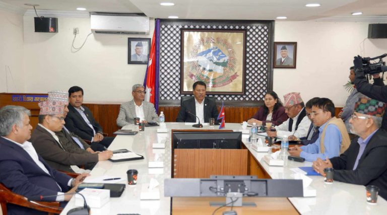 सरकारले भन्यो ‘शिक्षकका मागप्रति गम्भीर छौं, चाँडै निर्णय आउछ’