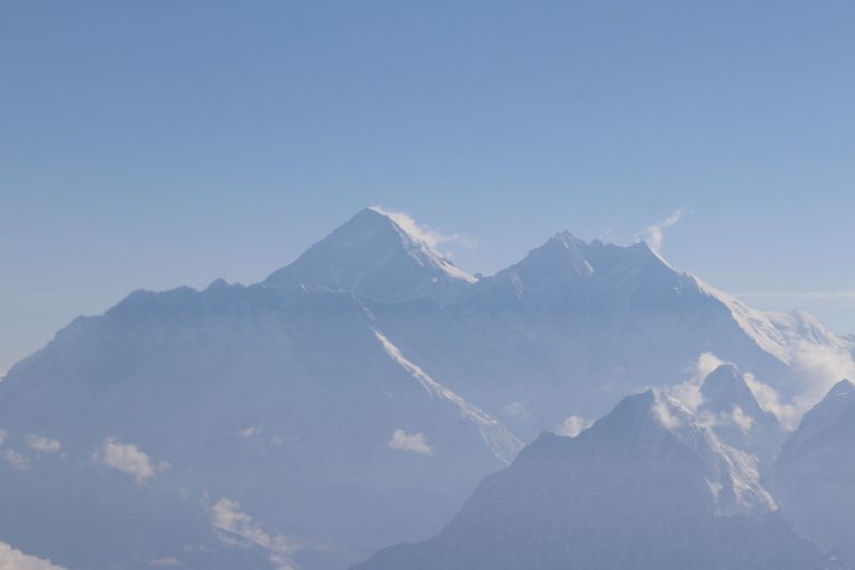 ‘सगरमाथा संवाद’का विशिष्ट पाहुनाद्वारा माउन्टेन फ्लाइट