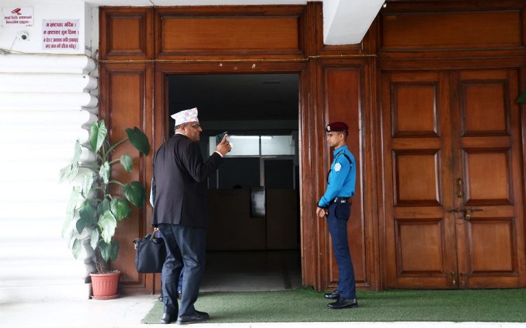 अर्थ मन्त्रालय प्रवेशमा कडाइ, (फाेटाे फिचर)