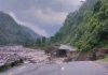 कोशी राजमार्ग बाढीले बगायो, यातायात अवरुद्ध