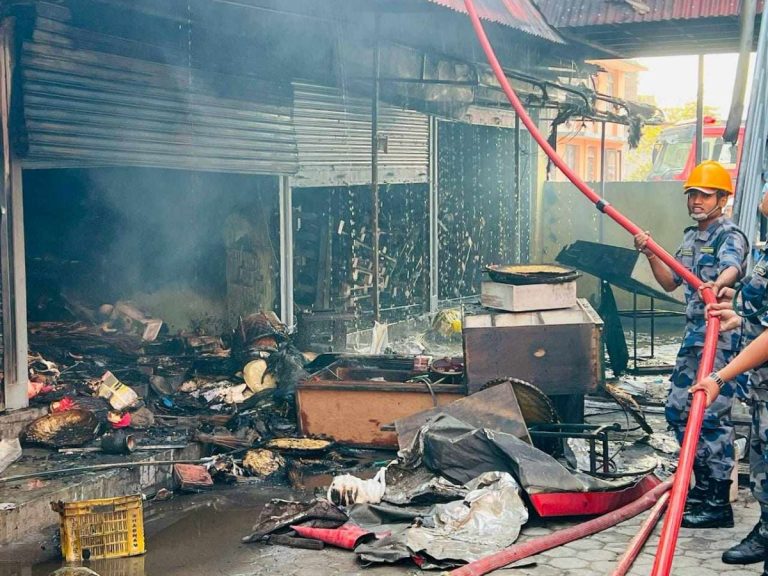 सतुंगलमा भएको आगलागी नियन्त्रणमा