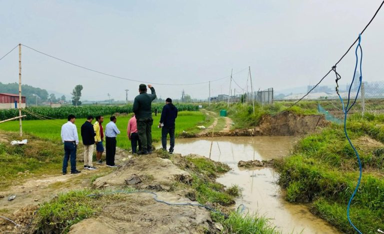गाडी बेपत्ता भएको क्षेत्रको अध्ययन गर्न पुग्याे खानी तथा भूगर्भ विभागको टोली