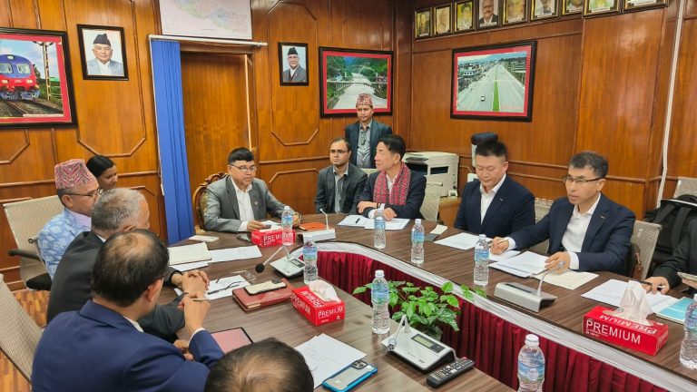 कोरियाली लगानीकर्तासँग भौतिक मन्त्रीले भने : नेपालमा रेल सेवामा लगानी गर्नुहोस