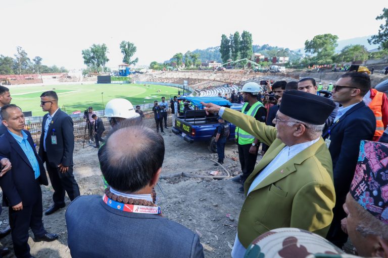 निर्माणाधीन त्रिभुवन विश्वविद्यालय क्रिकेट मैदान निरीक्षणमा पुगे प्रधानमन्त्री