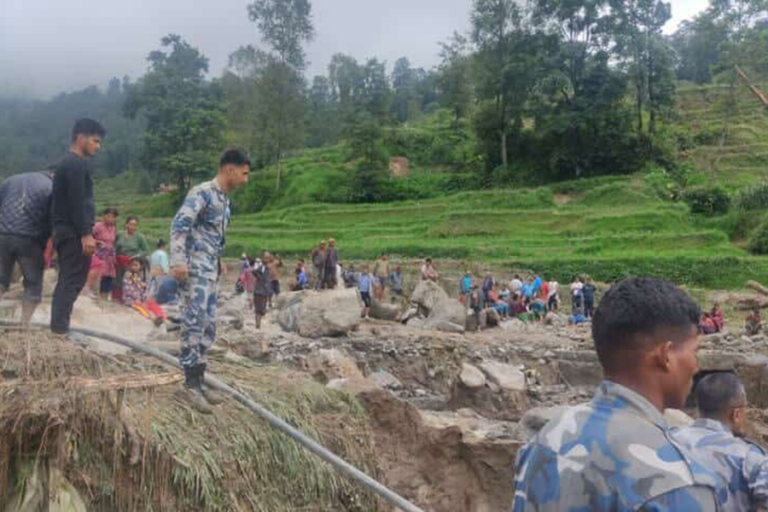 ककनीमा बाढीले बगाएर बेपत्ता भएकी महिलाको खोजी गरिदै