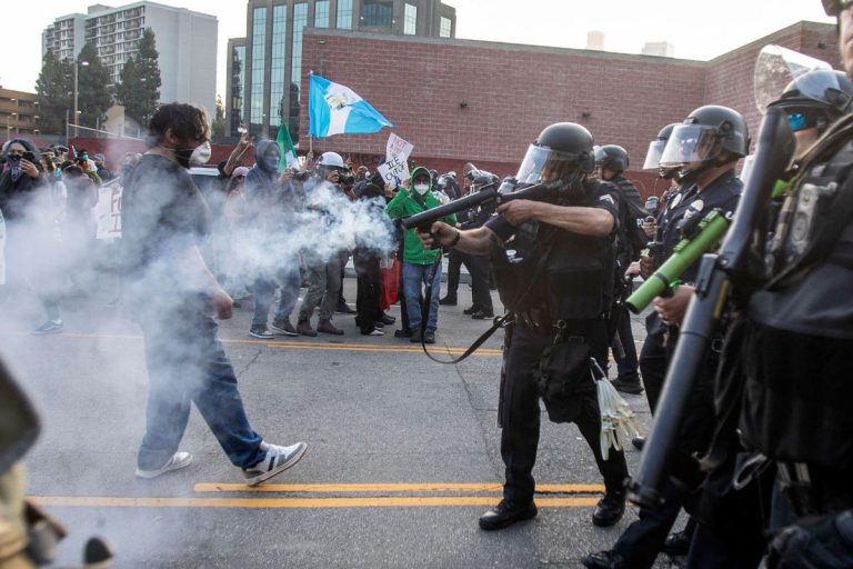 लस एन्जलस सहरमा कर्फ्यू आदेश