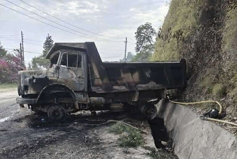 काभ्रेमा बालुवा बोकेको टिपरमा आगलागी