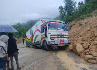 दाउन्नेमा आज पनि सवारीको लामो जाम, अत्यावश्यकबाहेक यात्रा नगर्न आग्रह