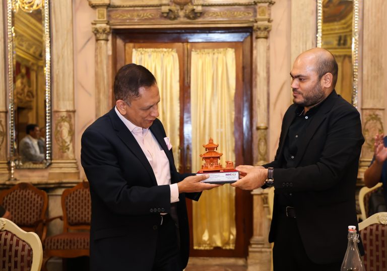 अदानी समूहका प्रियदर्शीलाई नेपालको ऊर्जा र पूर्वाधारमा लगानी गर्न निक्कीको आग्रह
