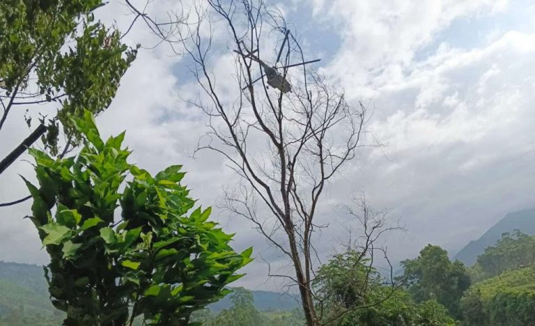 त्रिशुली नदीमा फसेका दुई जनाको सेनाले हेलिकप्टरबाट गर्यो उद्धार
