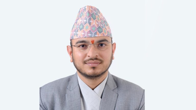 बीमा प्राधिकरणका निवर्तमान अध्यक्ष ओझालाई पदमुक्त गर्ने आदेशमा रोक