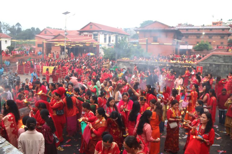 हरितालिका : पशुपतिनाथलगायत देशभरका शिवालयमा भक्तजनको घुइँचो