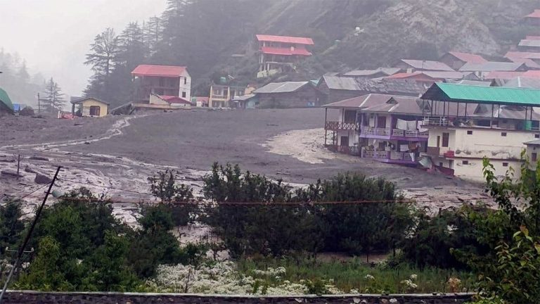 उत्तराखण्डमा आएको भीषण बाढीमा परेका २६ जना नेपाली अझै सम्पर्कविहीन