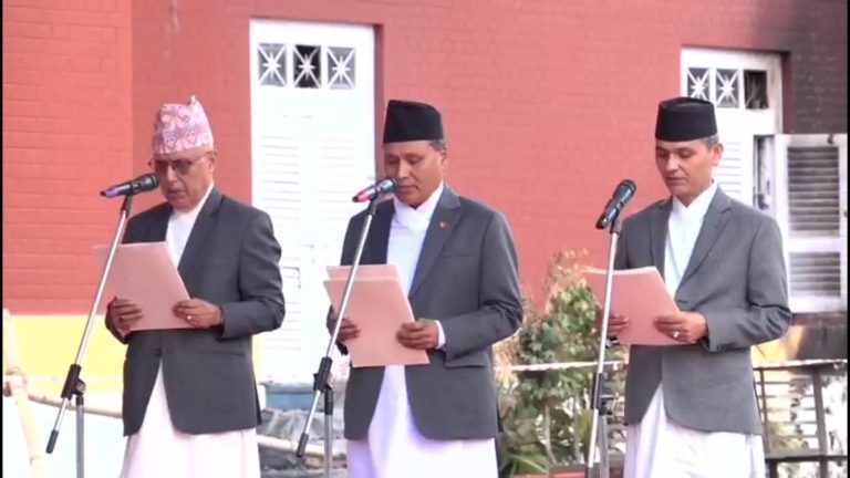 नवनियुक्त तीन मन्त्रीहरूले लिए शपथ