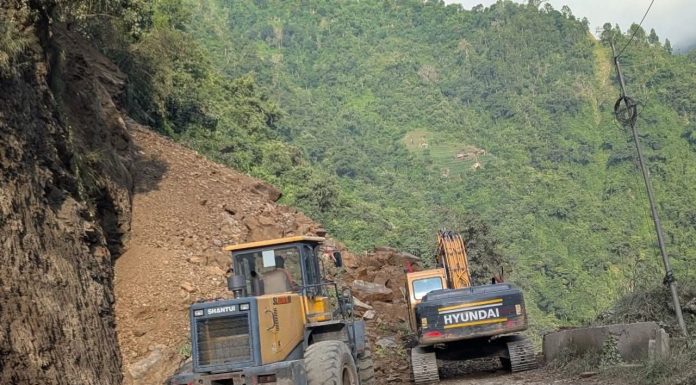 ट्रक यातायात व्यवसायी महासंघले गर्याे नारायणगढ –मुग्लिन सडककाे दिगाे समाधानको माग