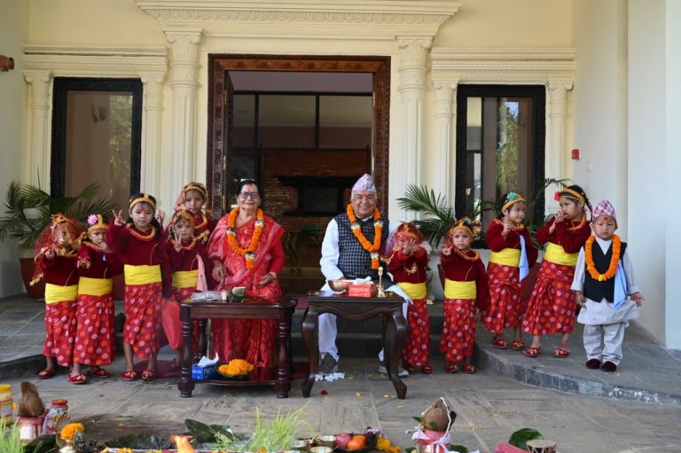 राष्ट्रपतिले महानवमीमा गरे कन्या पूजा