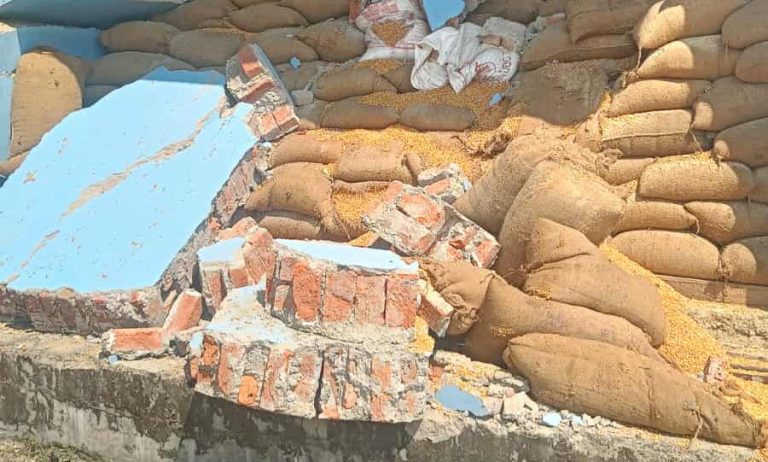 दाना उद्योगको पर्खाल भत्किँदा ३ जनाको मृत्यु