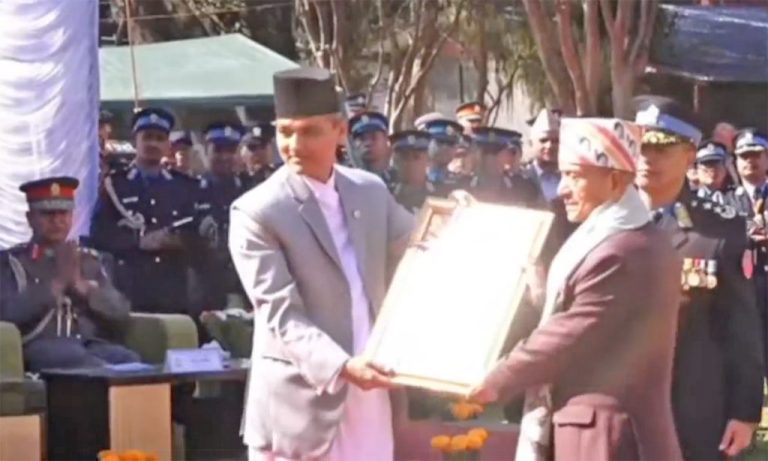 अवकाशप्राप्त प्रहरी नायव महानिरीक्षक कृष्णबहादुर रानालाई लाइफटाइम अचिभमेन्ट अवार्ड