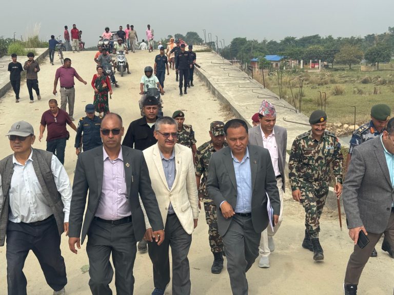 मन्त्री घिसिङले गरे १४ वर्षदेखि अलपत्र कन्काई पुलको निरीक्षण, पुलबारे छिट्टै निर्णय गरिने