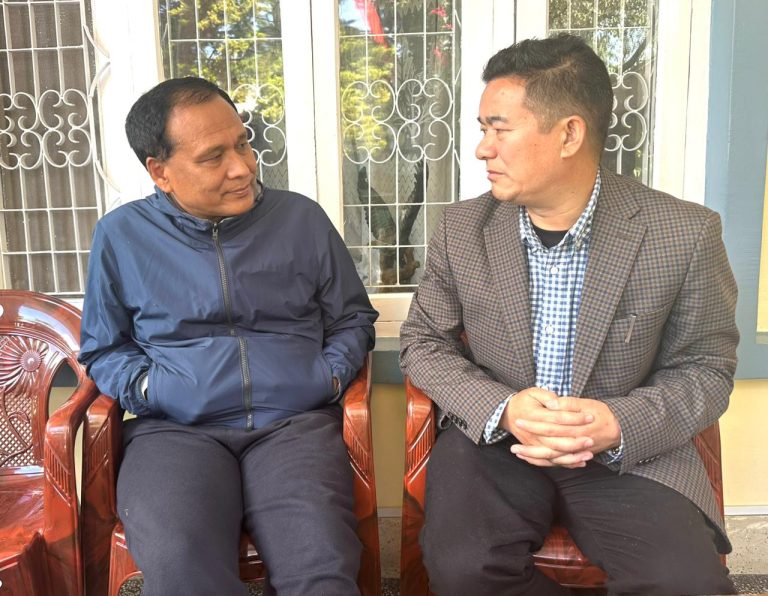 मेलम्चीको अवरोध हटाउन मन्त्री घिसिङले गरे  हेलम्बु गाउँपालिकाका अध्यक्षलाई आग्रह