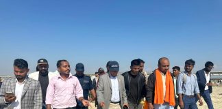 मन्त्री घिसिङले गरे कमला नदीमा निर्माणाधीन समस्या ग्रस्त पुलको स्थलगत निरिक्षण