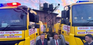 काठमाडौंका सडकका खाल्डाखुल्डी पुर्न सडक एम्बुलेन्स सञ्चालनमा