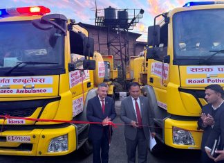 काठमाडौंका सडकका खाल्डाखुल्डी पुर्न सडक एम्बुलेन्स सञ्चालनमा