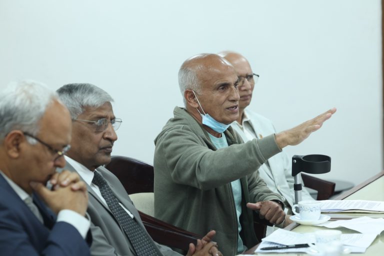प्रधानमन्त्रीसमक्ष डा केसीको ज्ञापनपत्र