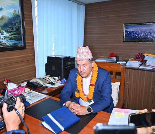 कार्यभार सम्हाल्दै शाक्यले भने ‘बाँकी कार्यकाल अझ बढी मिहिनेतको साथ काम गर्छु’