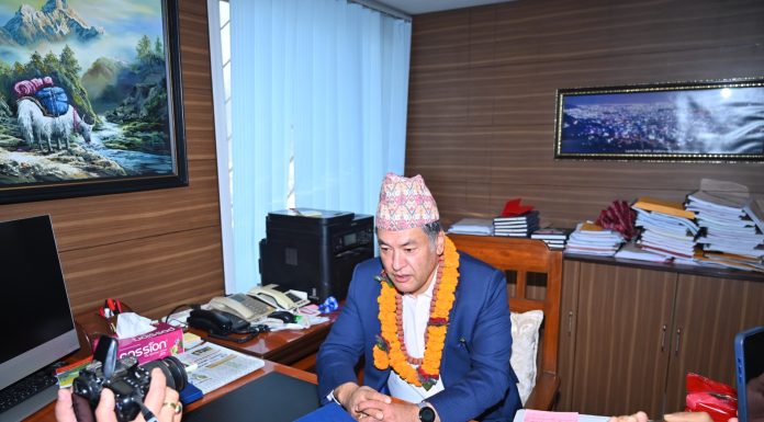 कार्यभार सम्हाल्दै शाक्यले भने ‘बाँकी कार्यकाल अझ बढी मिहिनेतको साथ काम गर्छु’