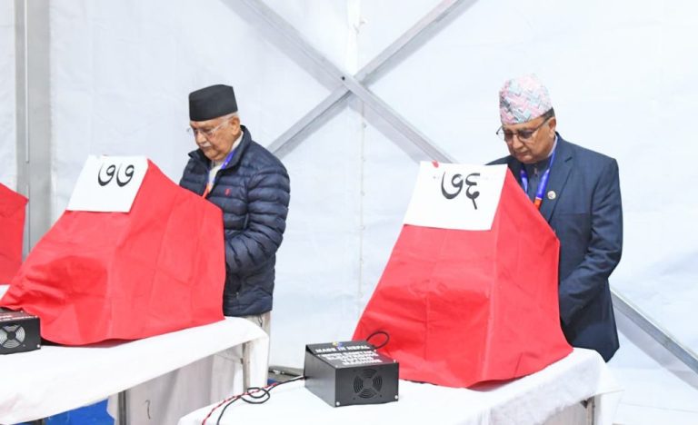एमालेको ११औं महाधिवेशनअन्तर्गत नयाँ नेतृत्व चयनका लागि मतदान सुरु