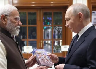 पुटिनलाई माेदिले दिए गीता उपहार