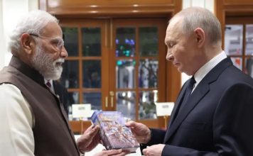 पुटिनलाई माेदिले दिए गीता उपहार