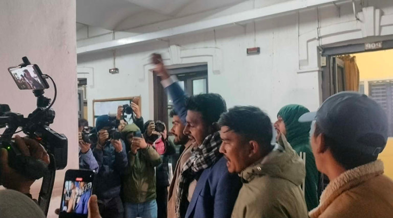 निर्वाचन आयोग परिसर भित्रै नाराबाजी