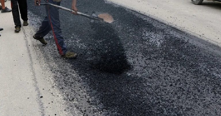 कञ्चनपुरको मोहना नदी-दैजी सडक निर्माणको ठेक्का तोडियो