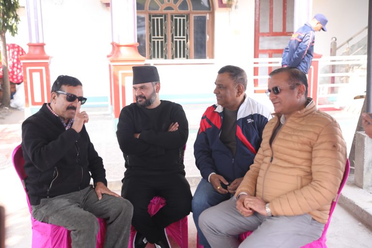 घरदैलो अभियानमा बालेन(फाेटाे फिचर)