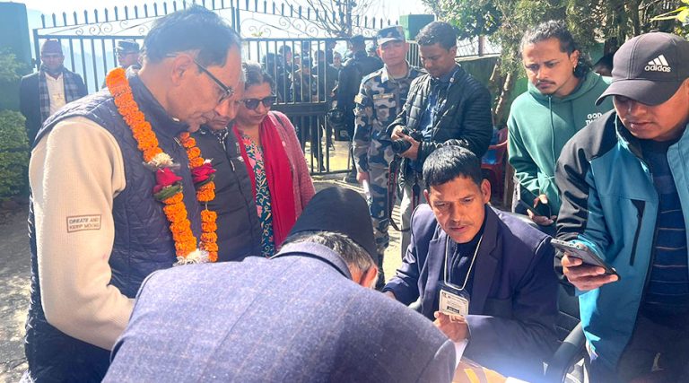 गोरखा-२ बाट लेखनाथ न्यौपानेले गरे उम्मेदवारी दर्ता