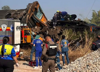 गुडिरहेको रेलमा क्रेन खस्दा २२ जनाको मृत्यु