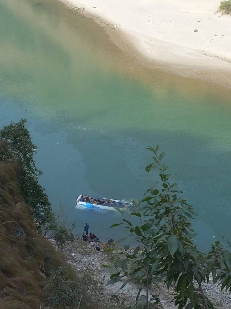 रामेछाप बस दुर्घटना, मृतकको संख्या १२ पुग्यो