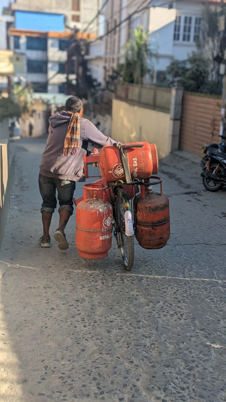 निगमले भन्याे ‘खाना पकाउने ग्यास मागभन्दा बढी आपूर्ति भइरहेको छ, अनावश्यक सञ्चय नगर्नुस्’