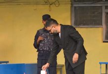 उडेको केहिबेरमा हेलिकप्टरबाट काठमाडौं नै फर्किए बालेन शाह