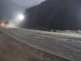 रात्री बसमा ढुंगा खसेको स्थान तुइन खोलाको पहिरोमा ‘फ्लड लाइट’ जडान