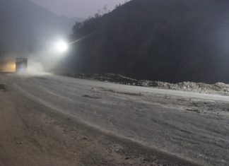 रात्री बसमा ढुंगा खसेको स्थान तुइन खोलाको पहिरोमा ‘फ्लड लाइट’ जडान