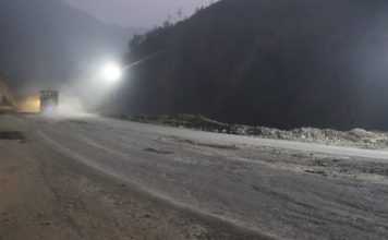 रात्री बसमा ढुंगा खसेको स्थान तुइन खोलाको पहिरोमा ‘फ्लड लाइट’ जडान