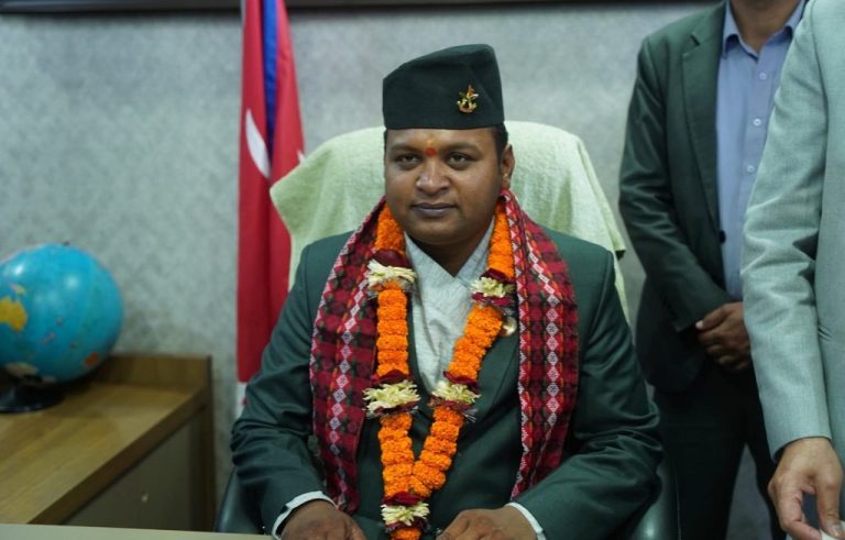 सिपयुक्त जनशक्ति निर्माण गर्न ५ वर्षे रणनीतिक योजना निर्माण गर्ने श्रम, रोजगार तथा सामाजिक सुरक्षामन्त्री साहको निर्णय