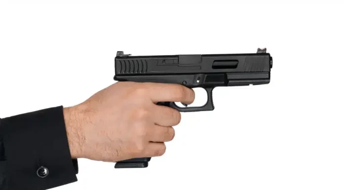 उदयपुरमा सुरक्षाकर्मीले बोकेको हतियार पड्कियाे