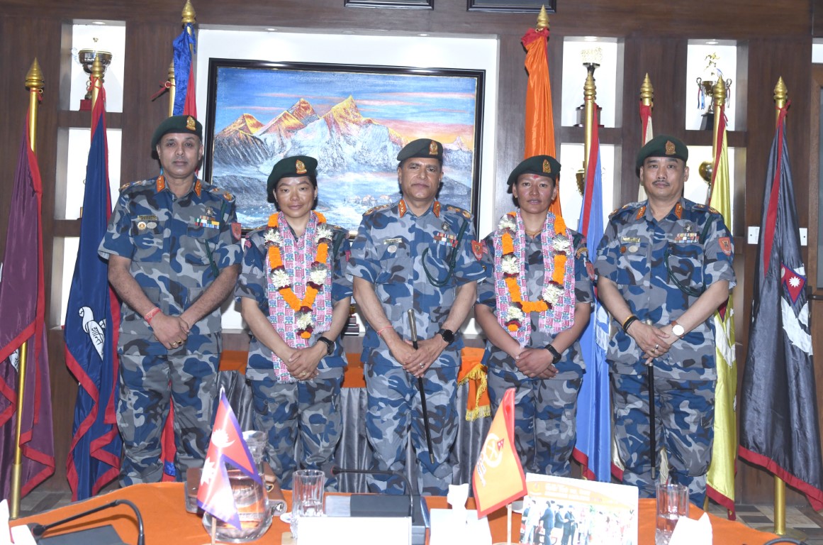 हिमाल आरोही सशस्त्र प्रहरीका दुई महिला कर्मचारीको एक तह बढुवा