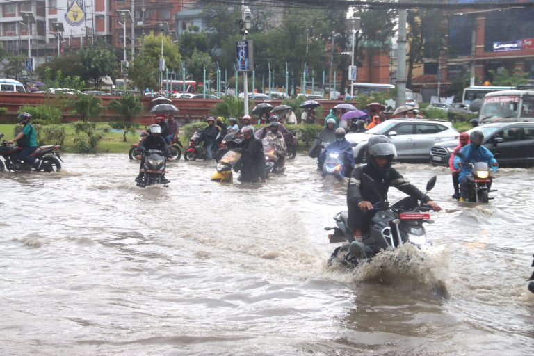देशभर वर्षाको सम्भावना, केही स्थानमा भारी वर्षाको चेतावनी