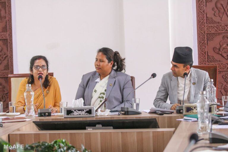किसानका गुनासा सुन्न तीन मन्त्री एकै ठाउँ